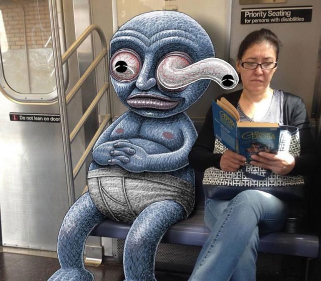 quando-um-ilustrador-desenha-monstros-no-metro-com-seu-ipad-designerd