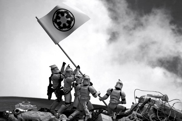 Cenas e fotografias famosas representadas por personagens do Star Wars • SWtroopers01
