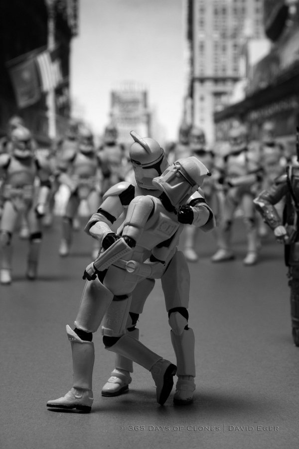 Cenas e fotografias famosas representadas por personagens do Star Wars • SWtroopers09