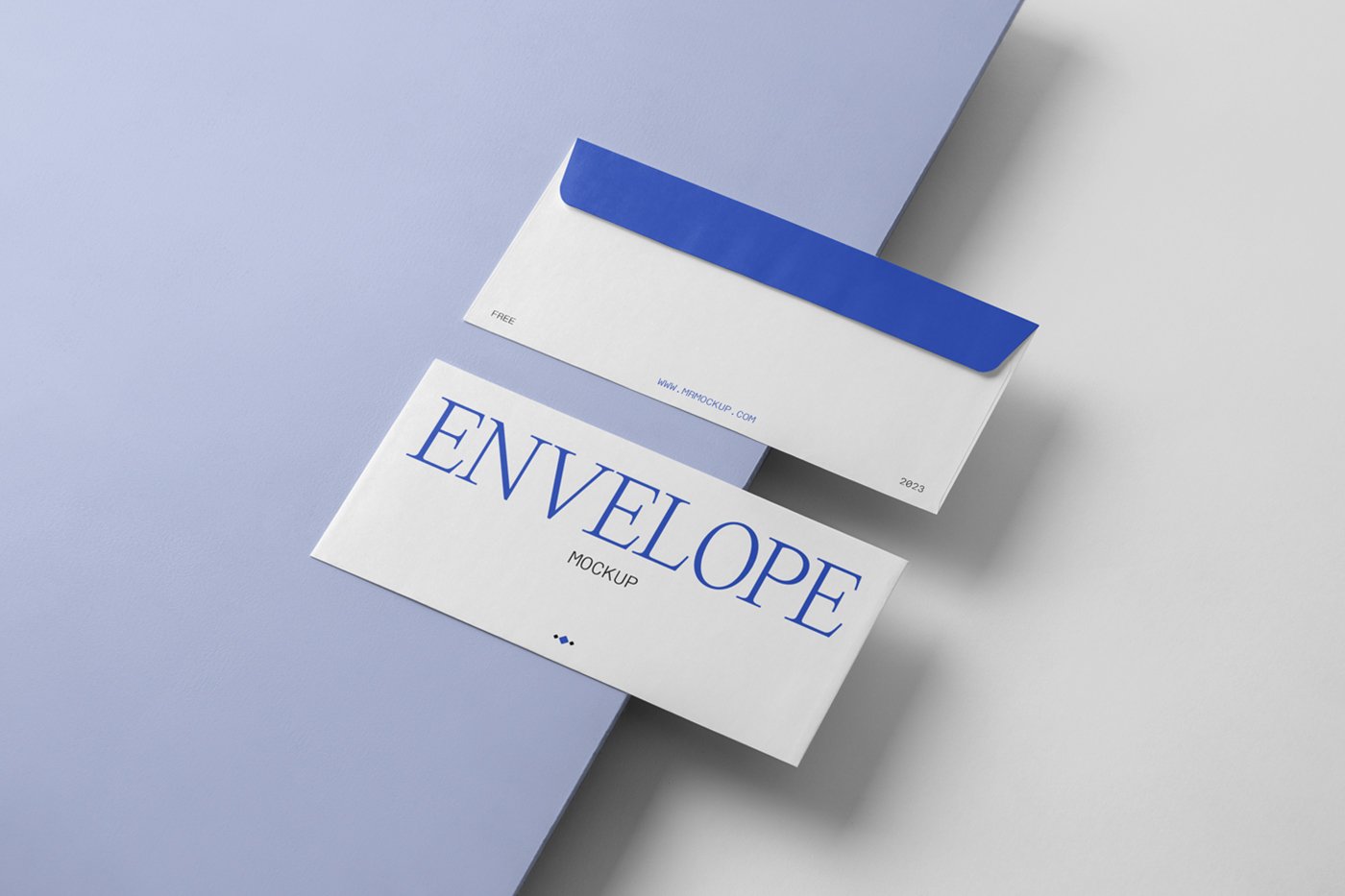 Mockups de Dois Envelopes em Perspectiva Livre