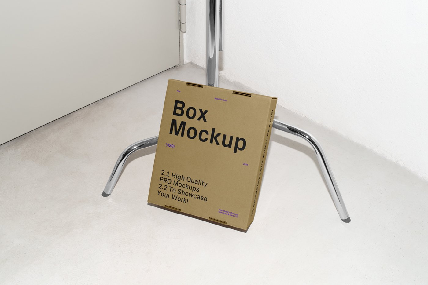 Caixa de papelão grátis apoiada no mockup do tripé