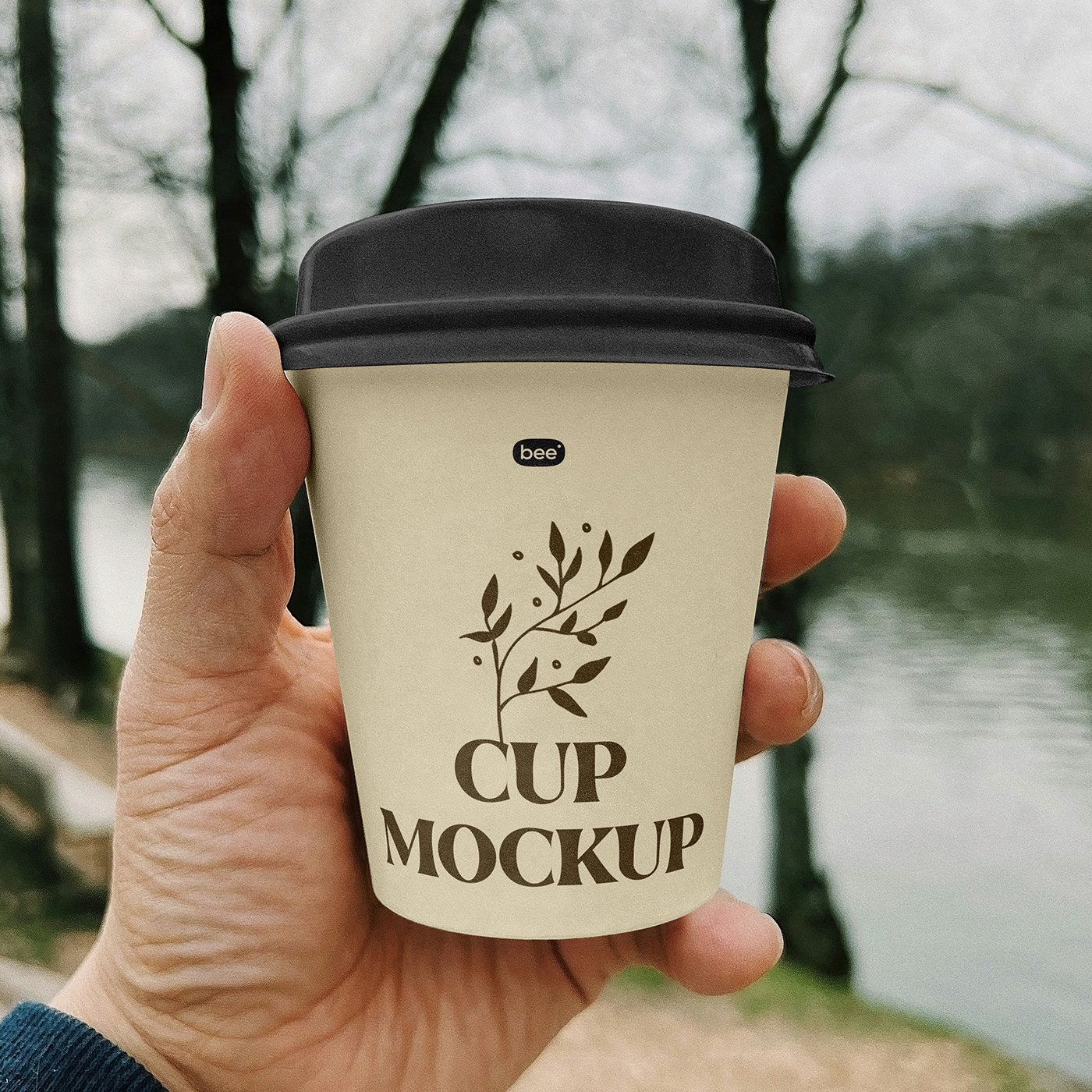 Mockup de Copo de Papel Pequeno Grátis na Mão
