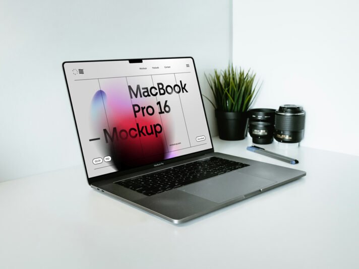 Mockup de MacBook Pro Gratuito em Mesa de Madeira - PSD