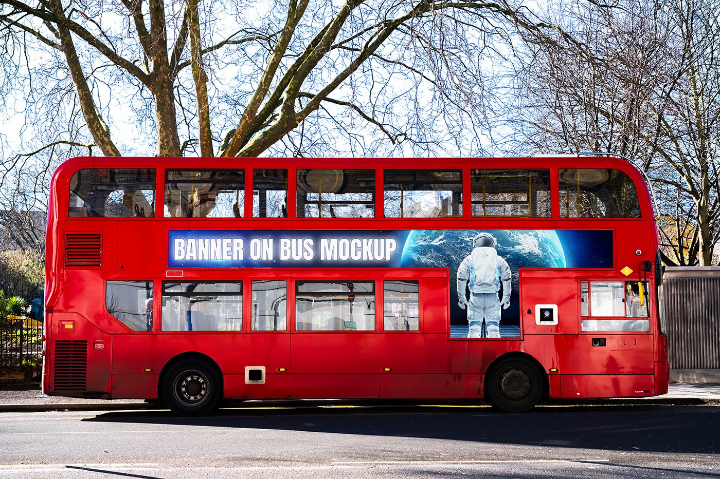 Mockup gratuito de banner de ônibus em Londres.