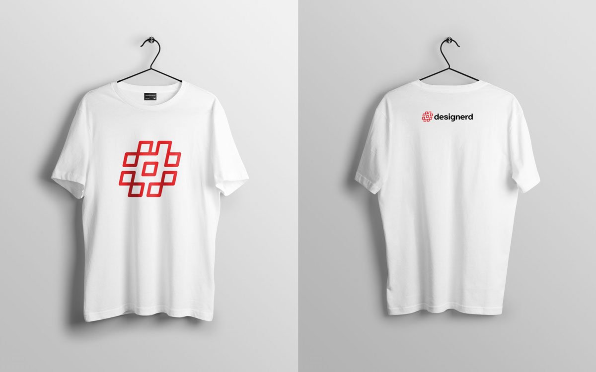 Mockup de Camiseta Oversized: 22 modelos gratuitos e premium para seus projetos • camiseta frente verso oversized cabide