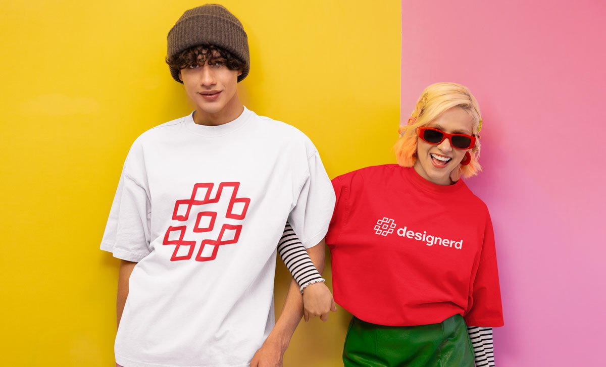 Mockup de Camiseta Oversized: 22 modelos gratuitos e premium para seus projetos • homem mulher camiseta oversized